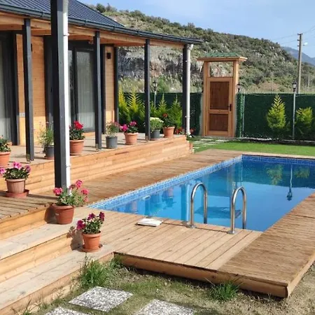 Holiday home Karya Tree House